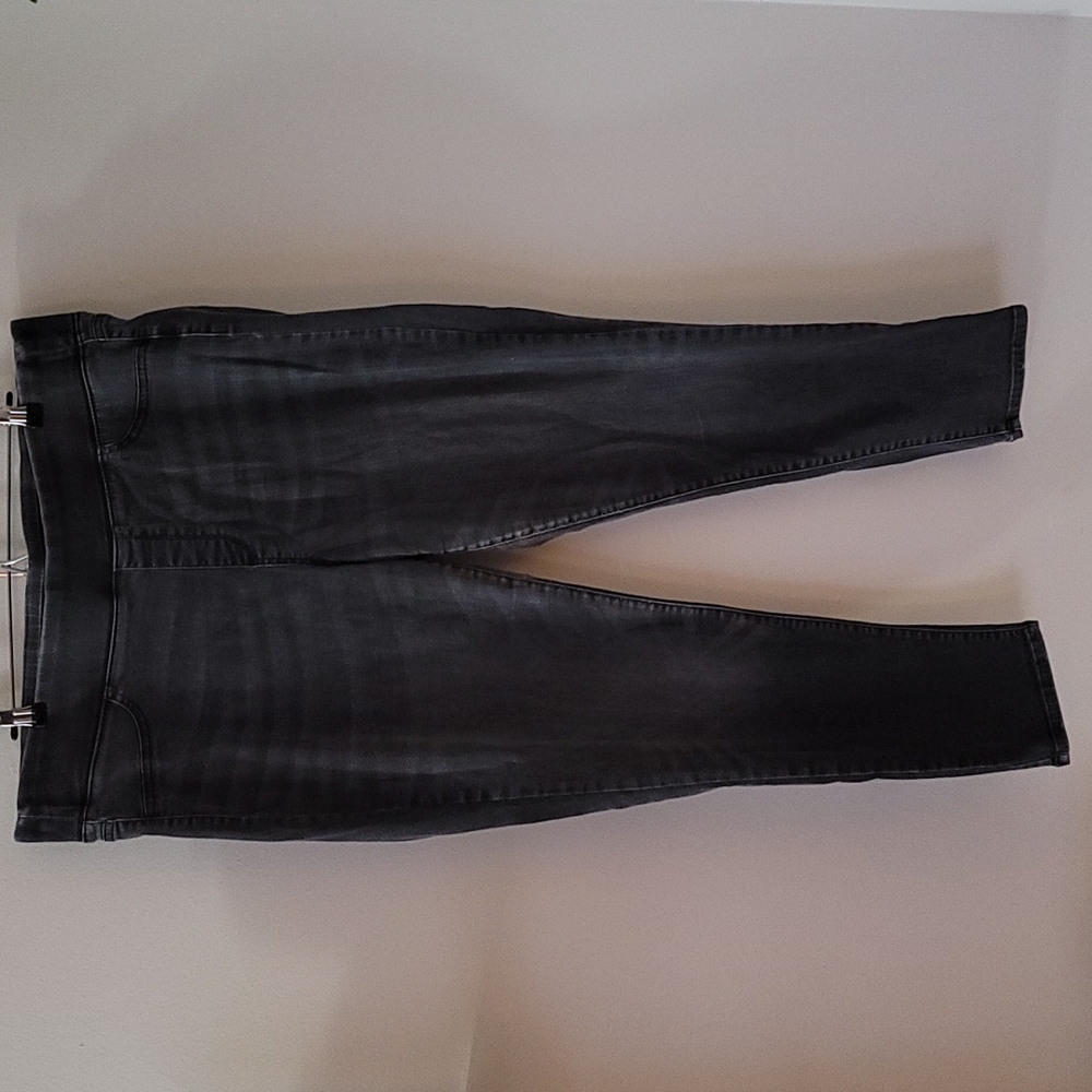 Boutique grey jeggings 22